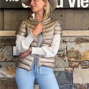 Cotes of London Metallic Gold St. Ives Short-Sleeve Down Vest | NWOT Luxe Puffer